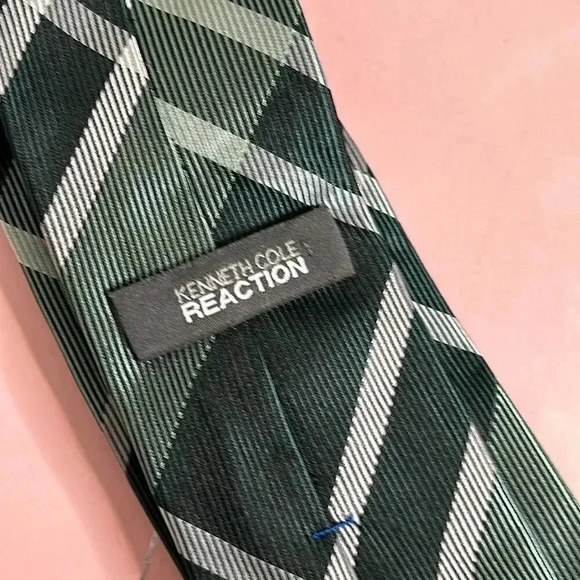 Kenneth Cole Reaction Green Plaid Tie - Picture 6 of 6